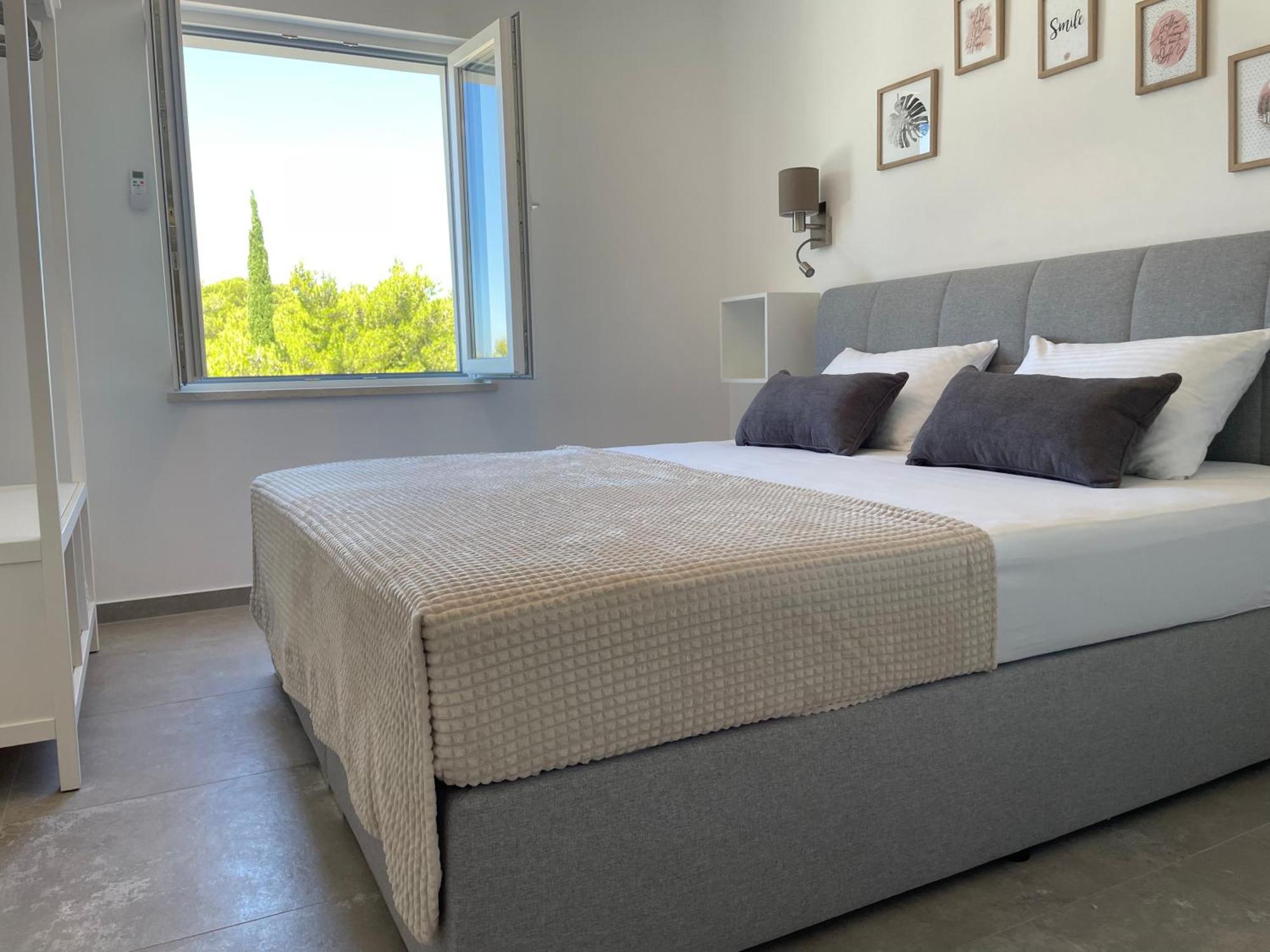 Sandra Apartments Makarska Bagian luar foto